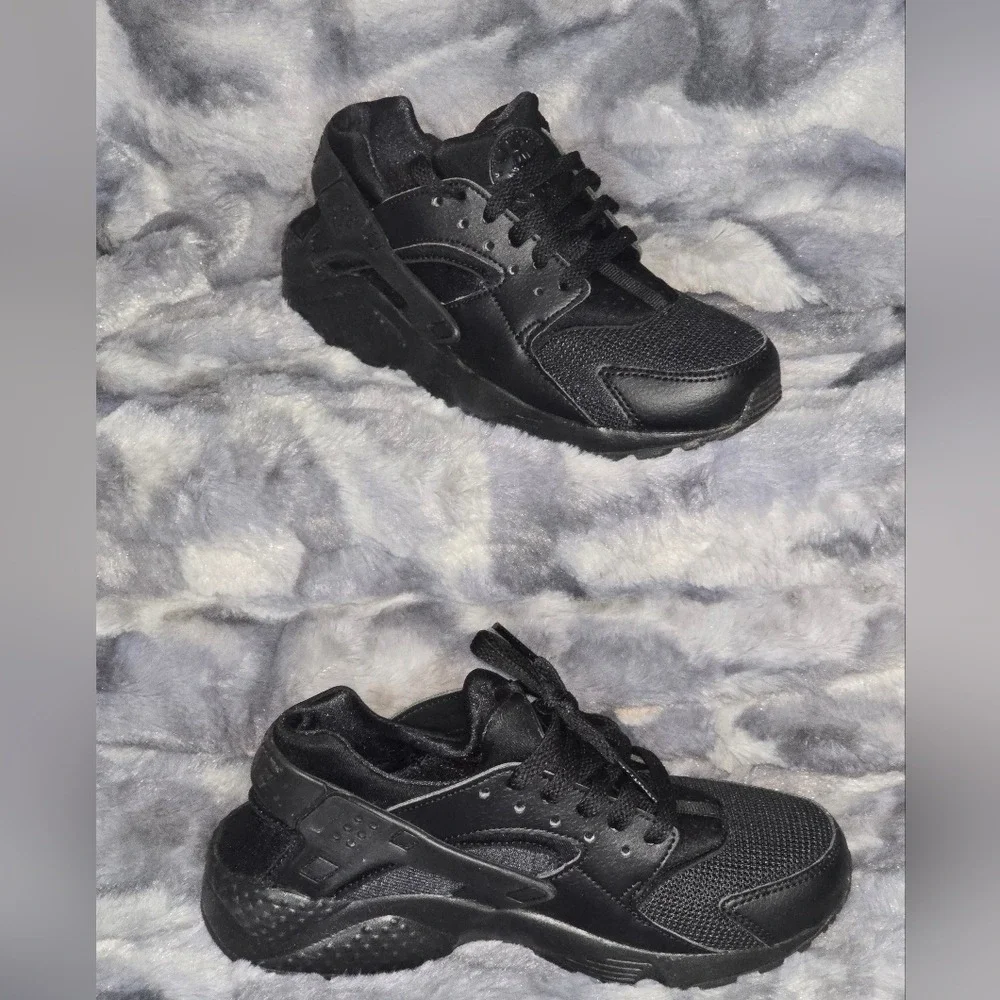 NWB Nike‎ Huarache Run GS Black Sneakers 654275-016 Kids SZ 4.5